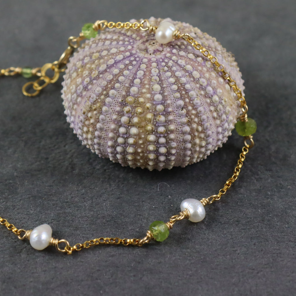 Peridot & Pearl 9ct Bracelet