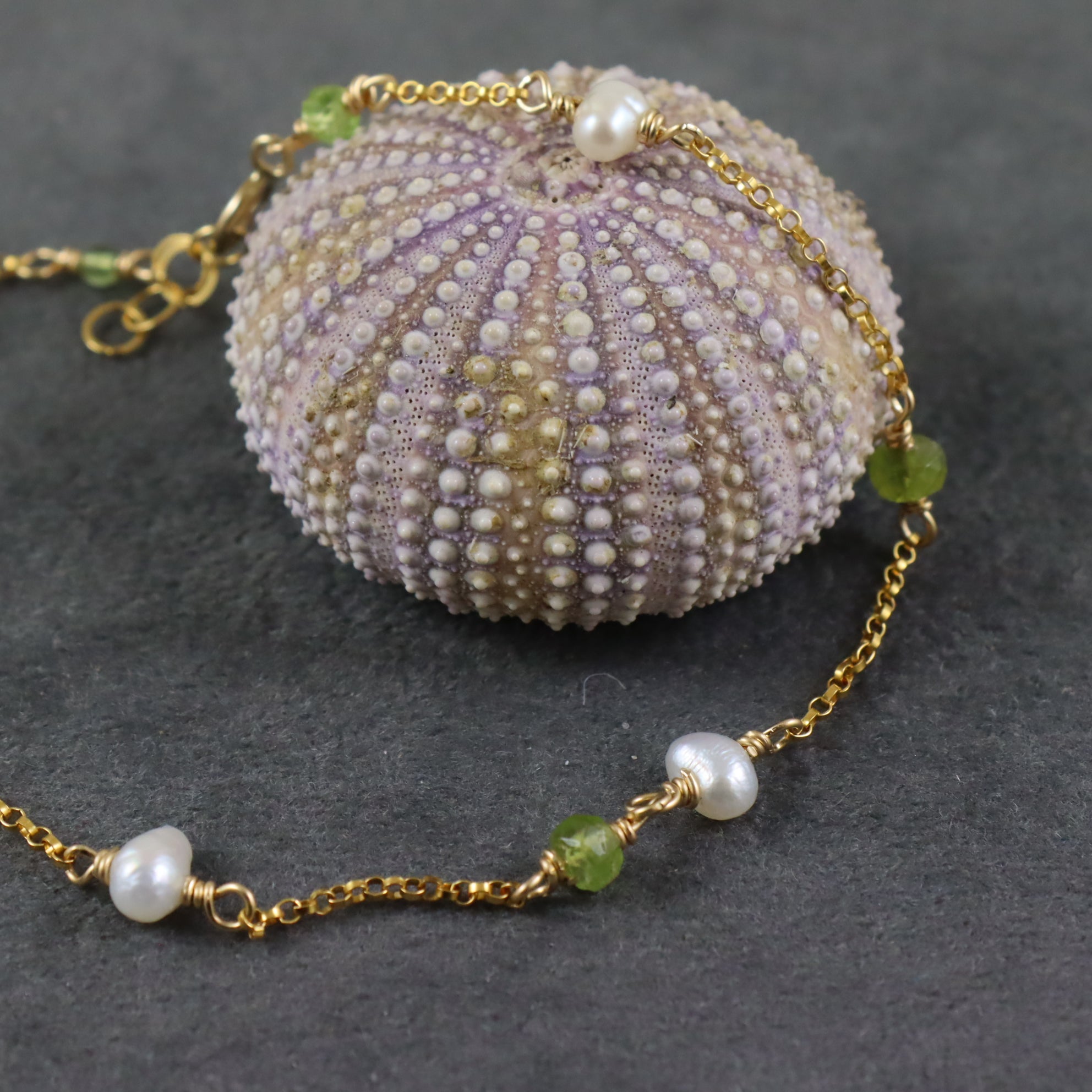 Peridot & Pearl 9ct Bracelet