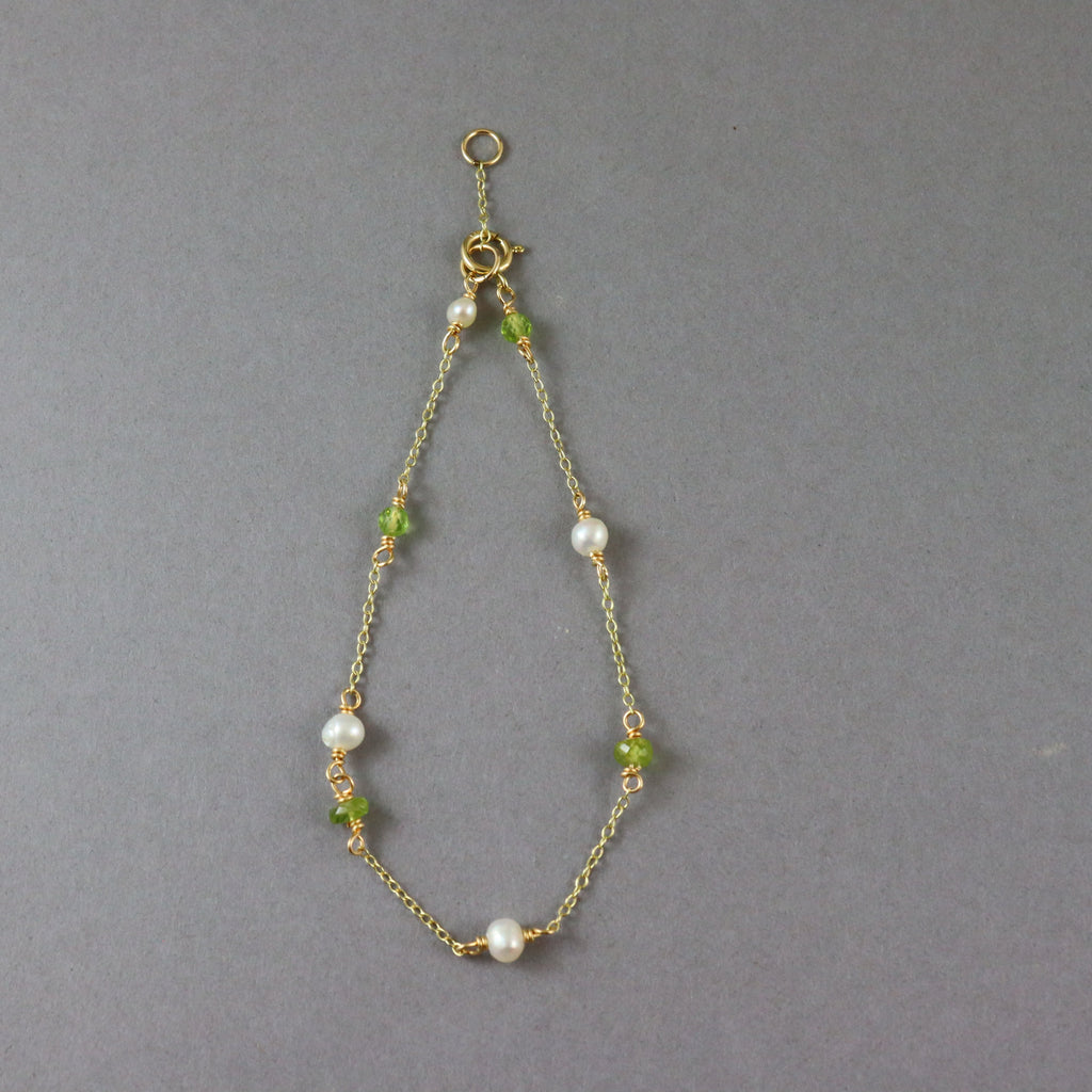 Peridot & Pearl 9ct Bracelet