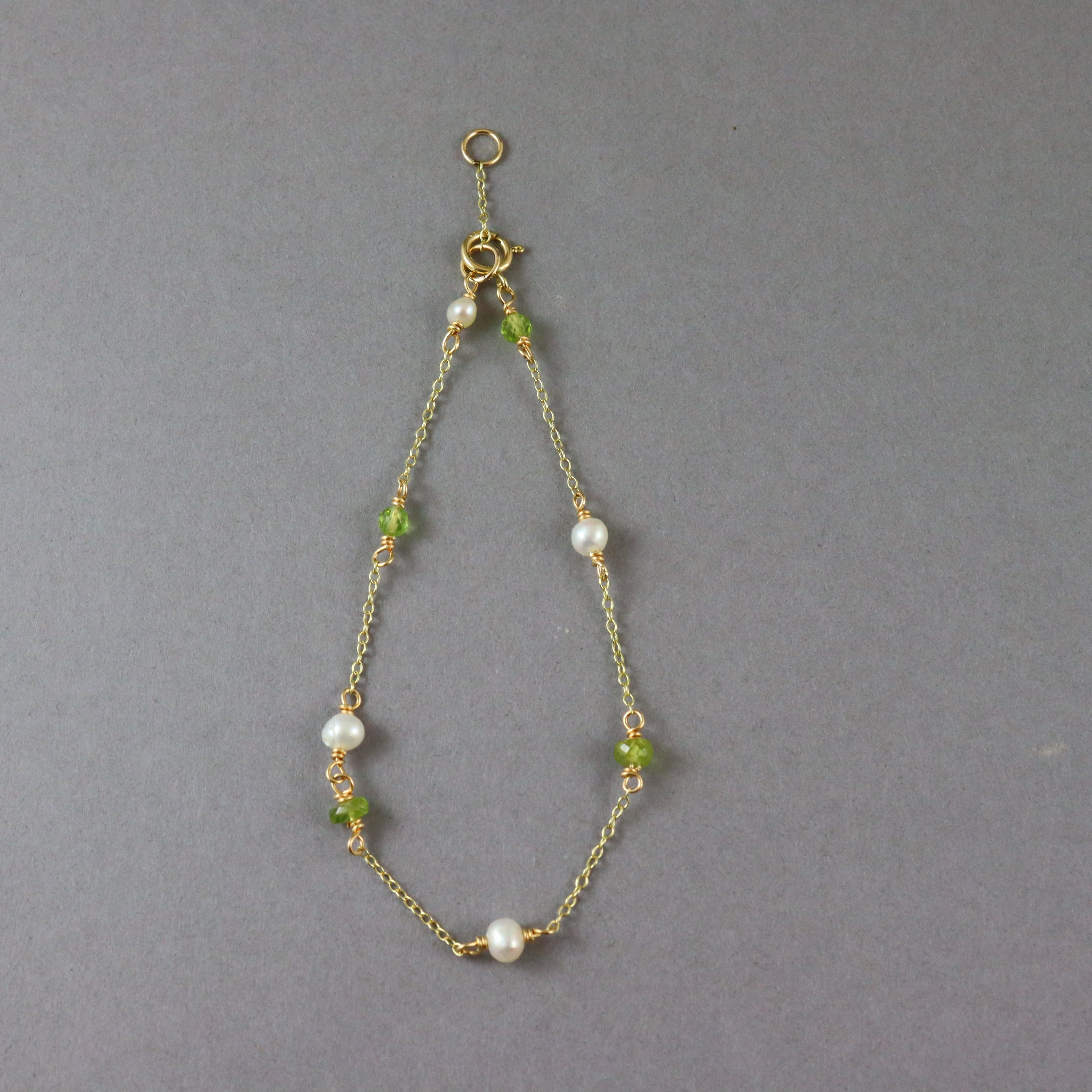 Peridot & Pearl 9ct Bracelet