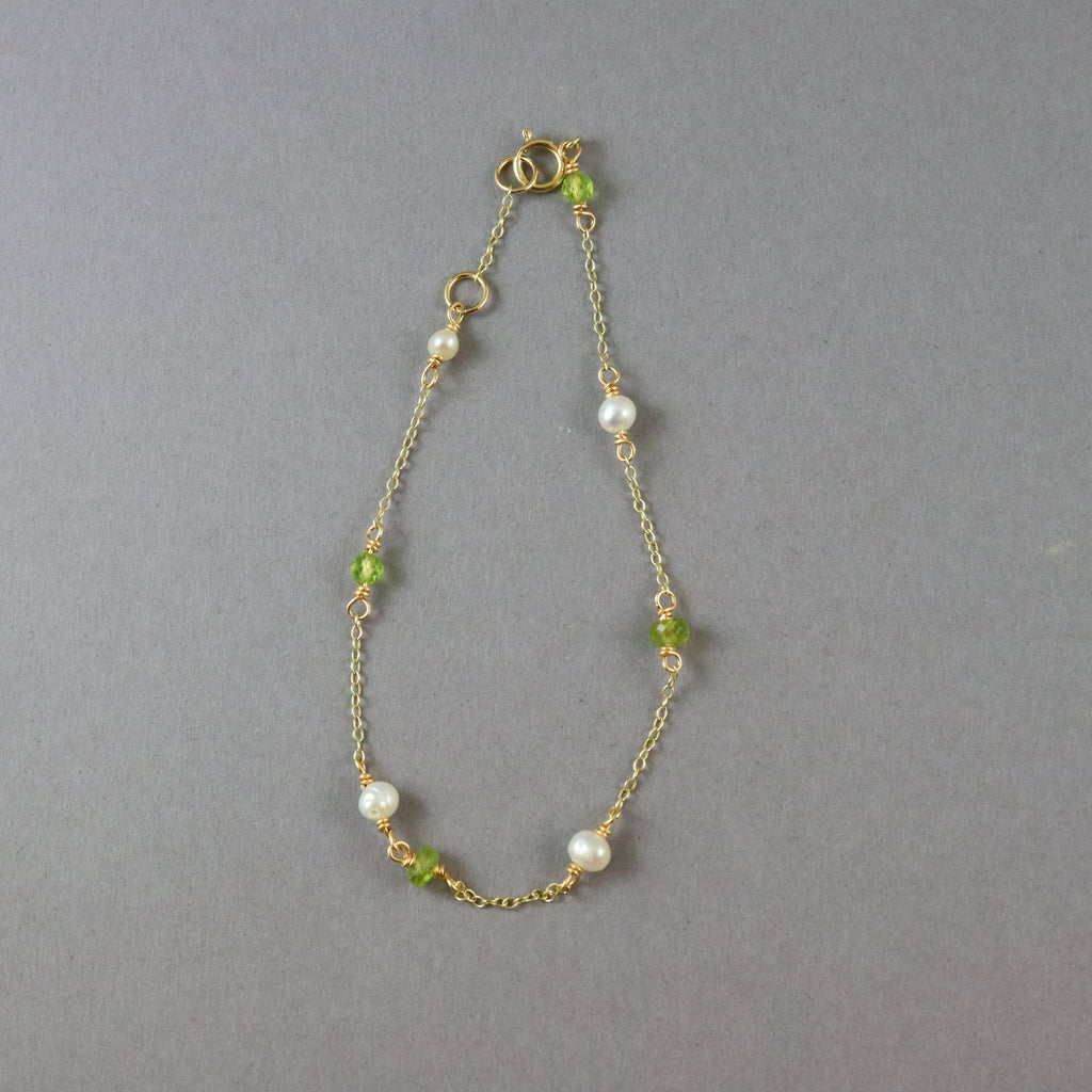 Peridot & Pearl 9ct Bracelet