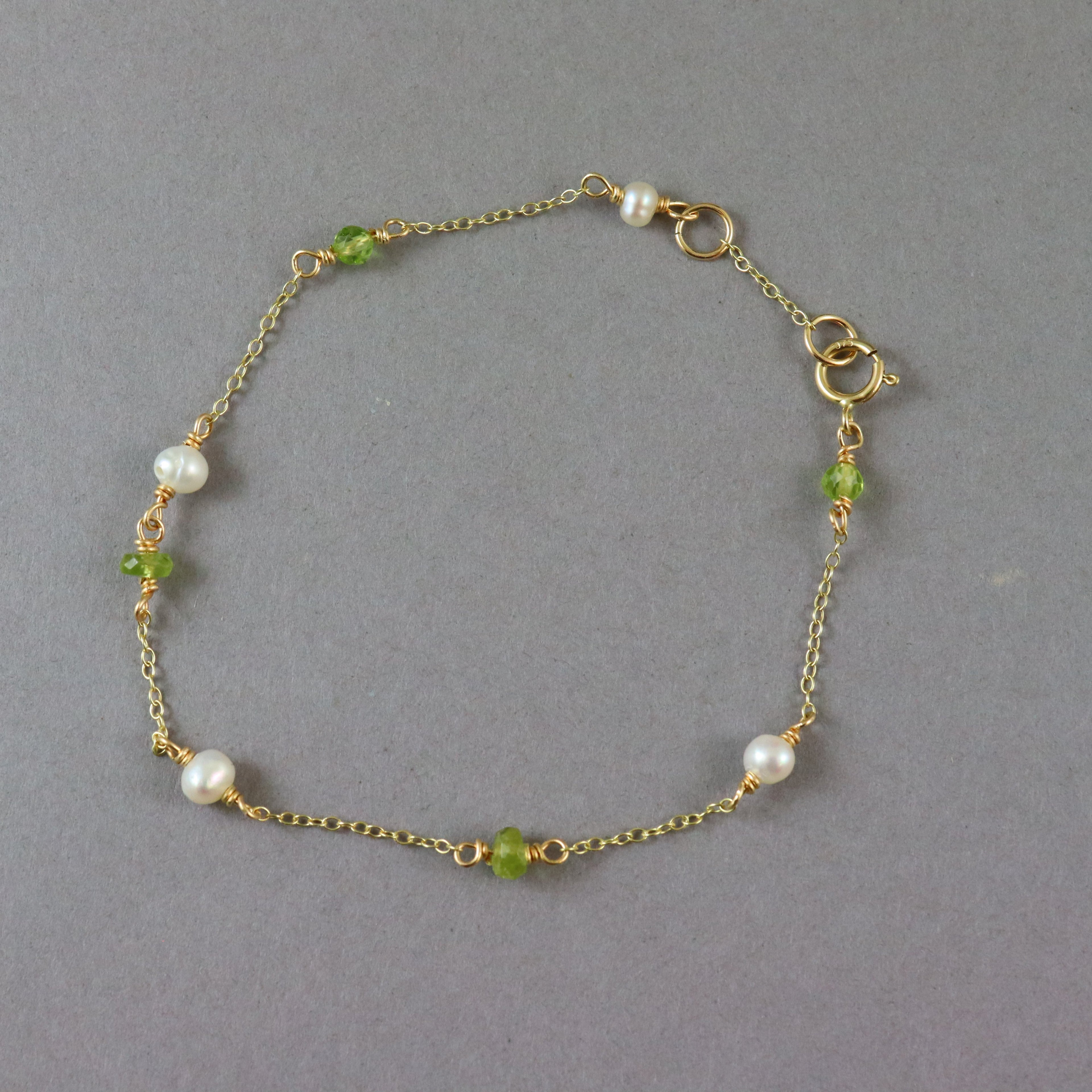 Peridot & Pearl 9ct Bracelet